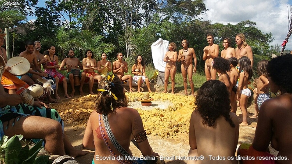 Em meio 80 mil metros quadrados de Mata Atlântica nativa, próximo a paradisíaca Praia Naturista de Massarandupió, está localizado o primeiro condomínio naturista do Norte e Nordeste do Brasil